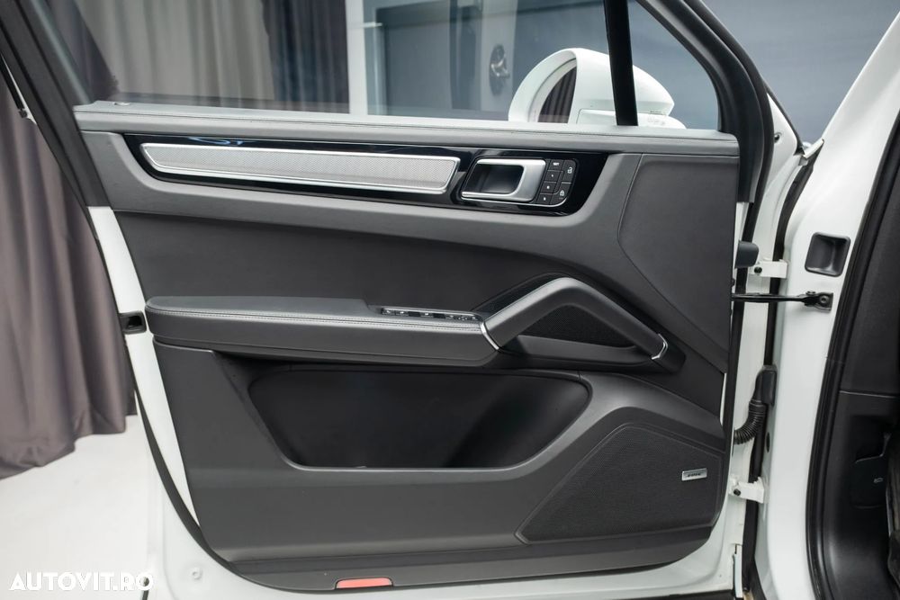 Porsche Cayenne E-Hybrid Tiptronic S Platinum Edition - 38