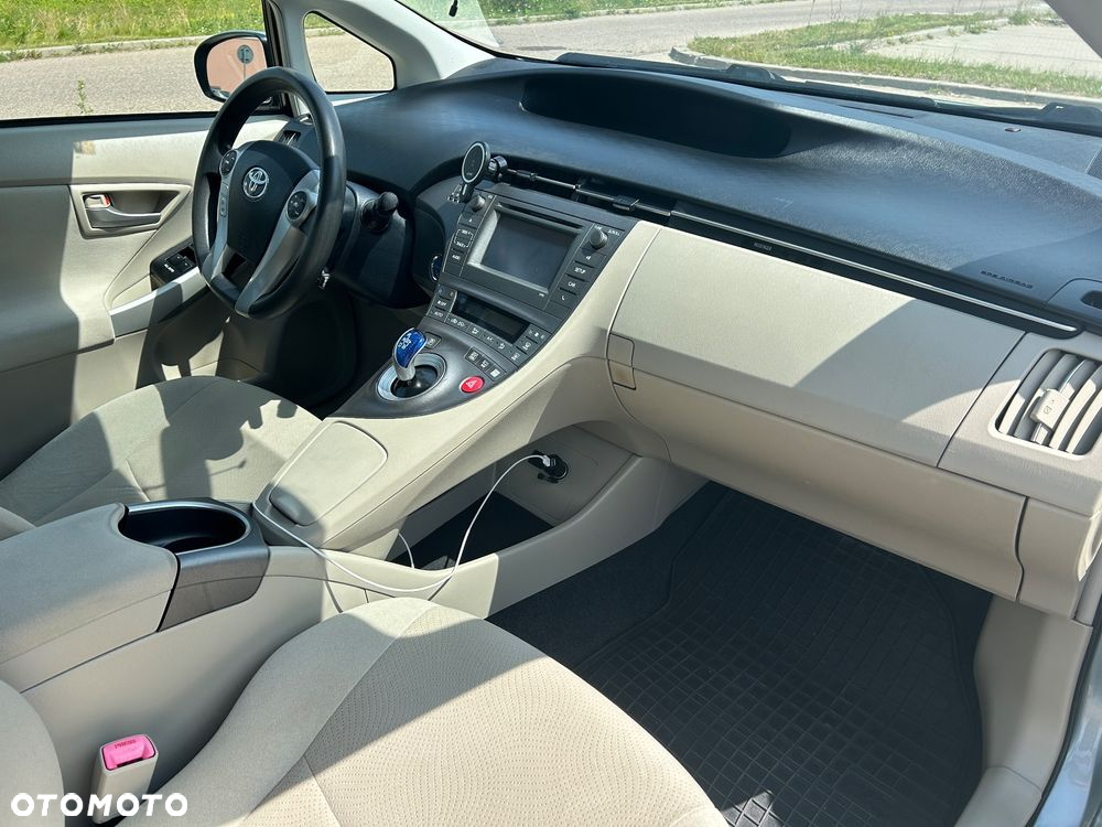 Toyota Prius (Hybrid) - 9