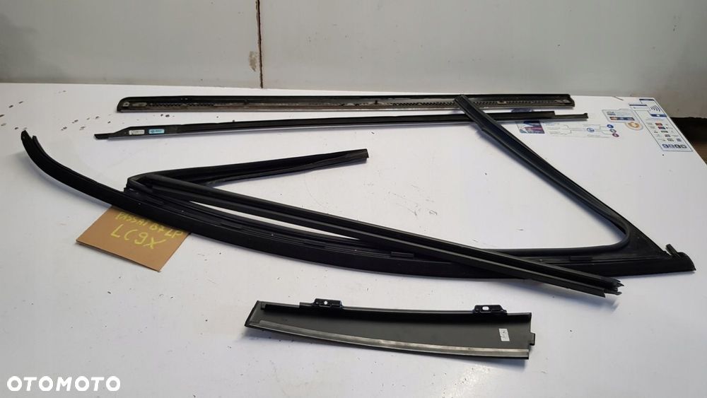 listwa drzwi lewy przód VW Passat B7 - 11