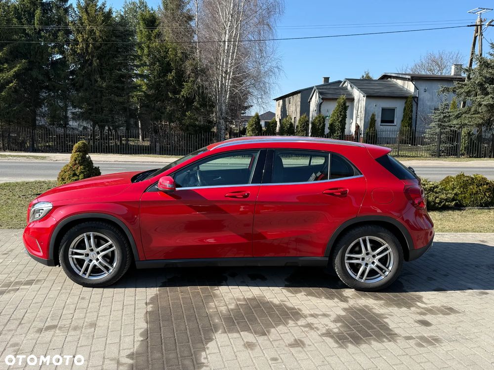 Mercedes-Benz GLA 180 7G-DCT - 5