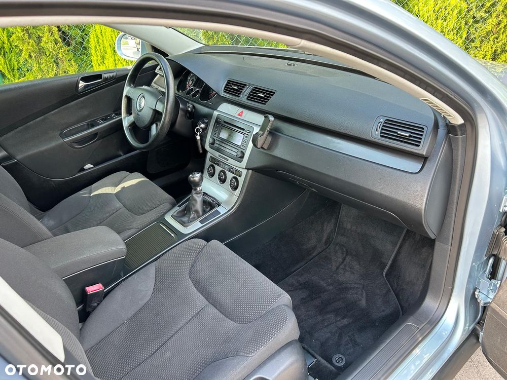 Volkswagen Passat 1.6 FSI Comfortline - 5