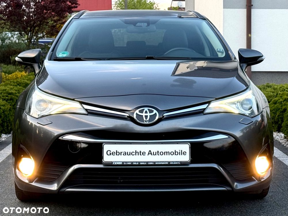 Toyota Avensis Touring Sports 1.8 Executive - 2