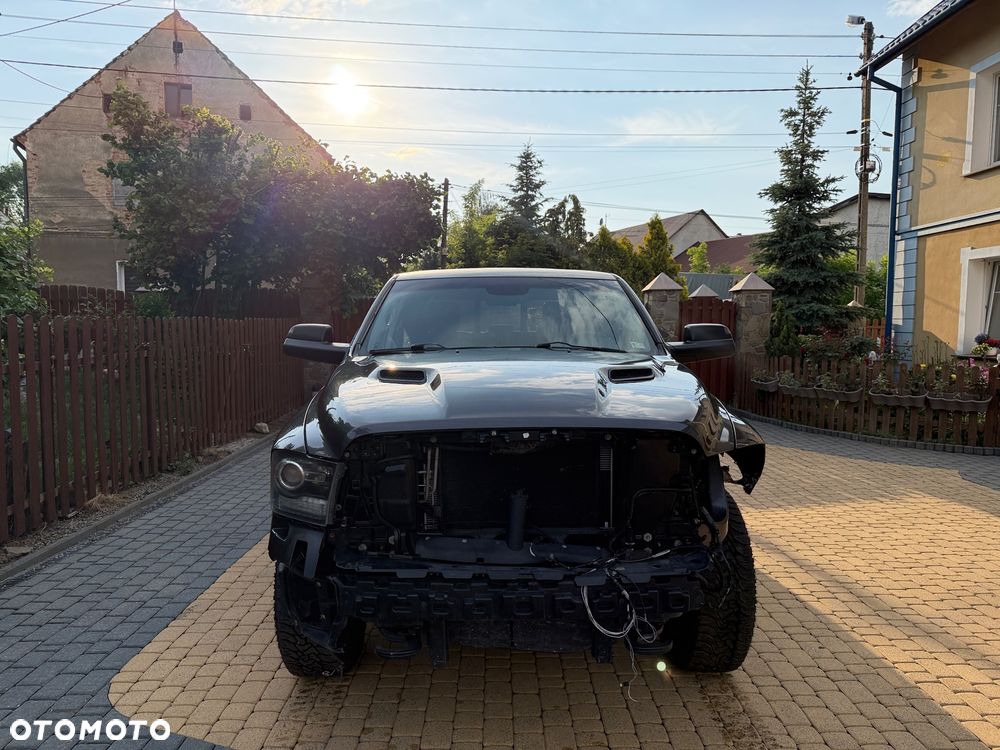 Dodge RAM 5.7 4x4 - 3