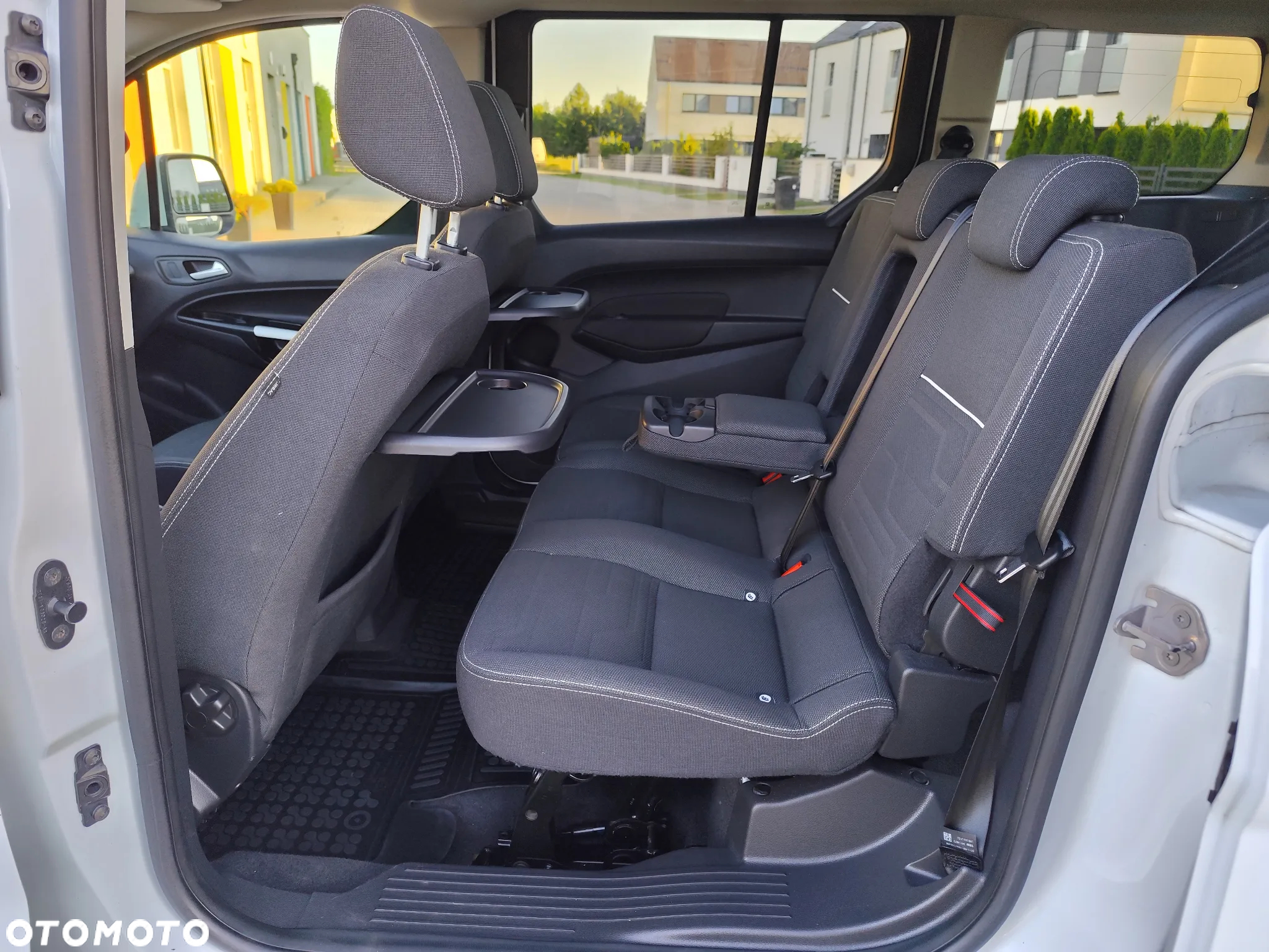 Ford Tourneo Connect Grand - 18