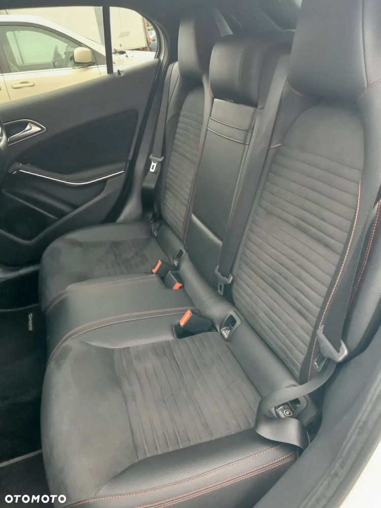 Mercedes-Benz GLA 200 7G-DCT AMG Line - 15