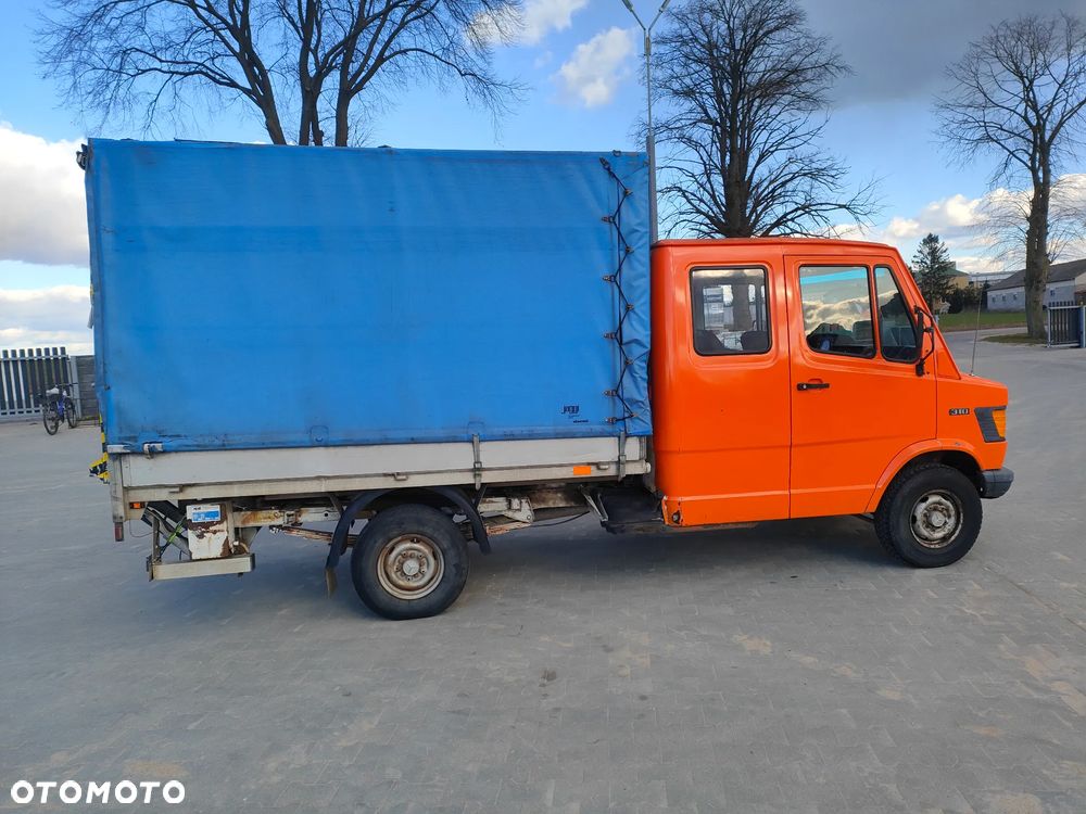 Mercedes-Benz 310 - 9