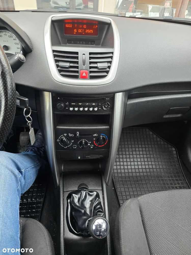 Peugeot 207 - 13