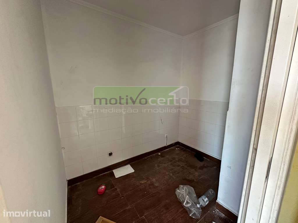 Prédio Devoluto com Grande Potencial de Reabilitação no Bairro da S... - Grande imagem: 5/25