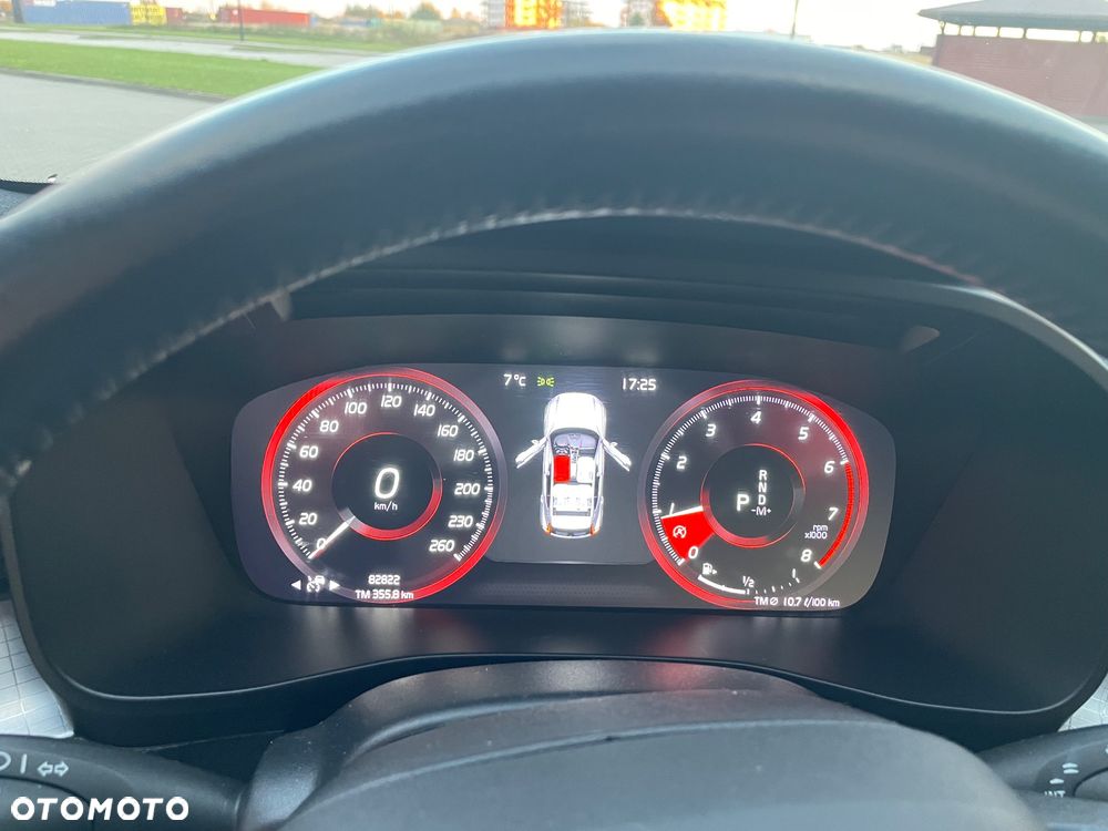 Volvo XC 40 T5 AWD Momentum - 17