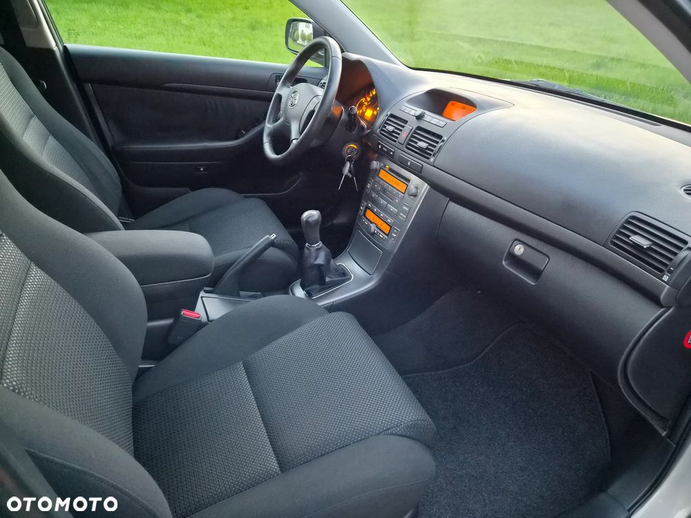 Toyota Avensis 2.0 VVT-i Travel - 6