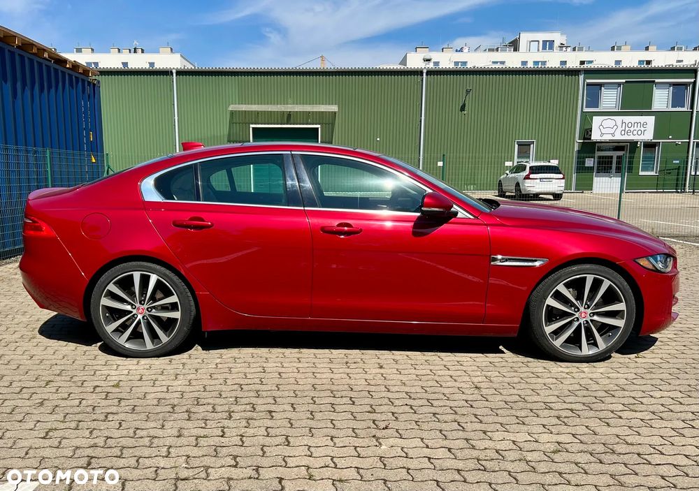 Jaguar XE 2.0 P250 R-Dynamic HSE - 9