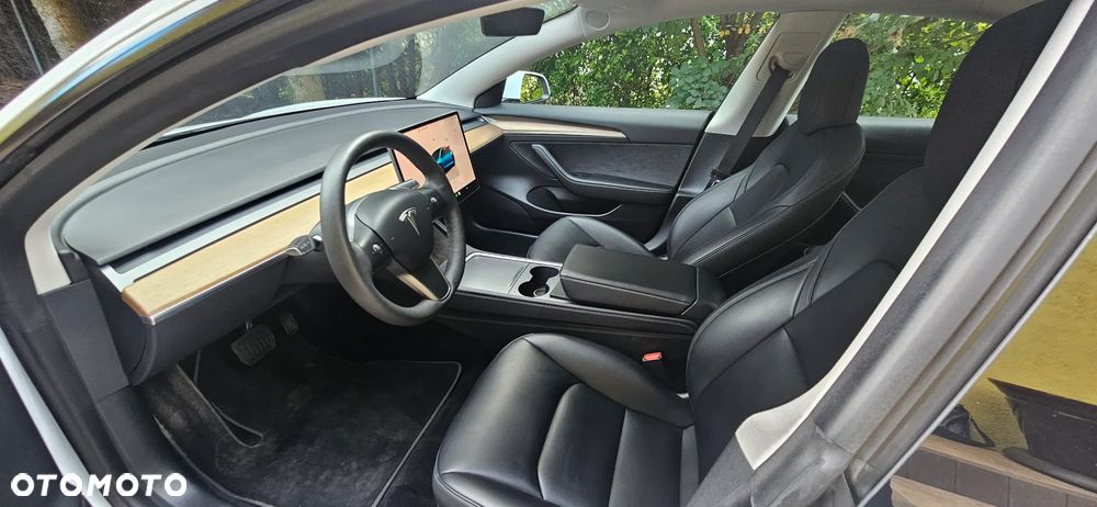 Tesla Model 3 - 3