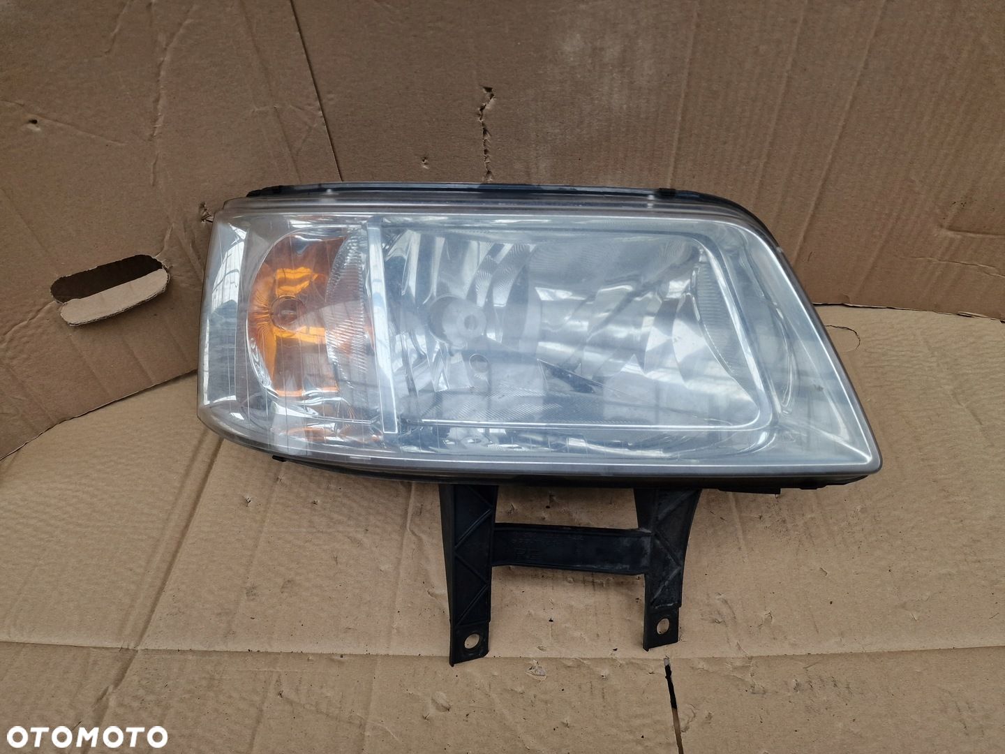 LAMPA PRAWA 7H1941016S VW T5 2010-2015 - 1