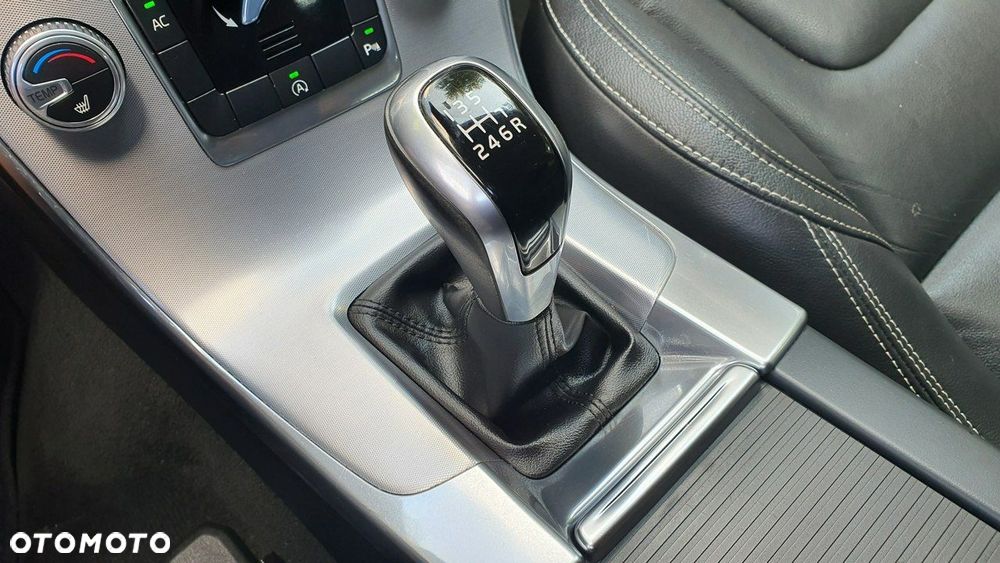 Volvo V60 D4 Momentum - 26