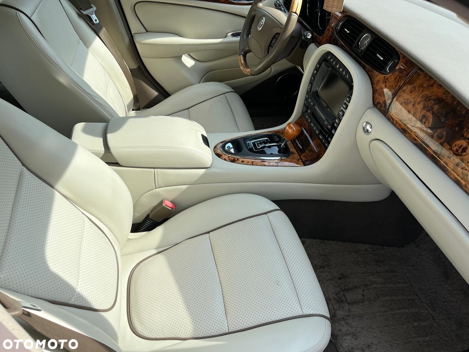 Jaguar XJ XJ8 4.2 LWB - 28
