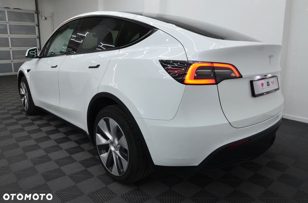 Tesla Model Y Long Range AWD - 7