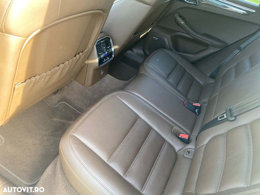 Porsche Macan Turbo PDK mit Performance Paket - 17