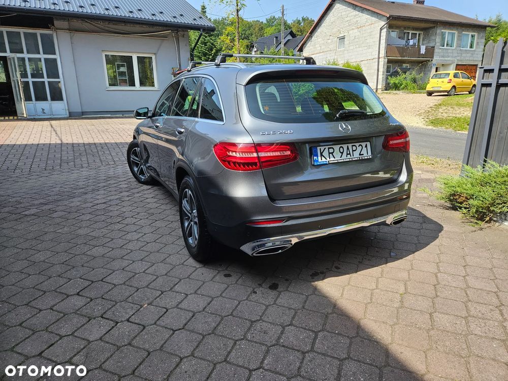 Mercedes-Benz GLC - 12