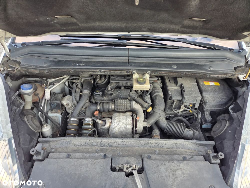 Citroën C4 Picasso 1.6 e-HDi FAP EGS6 Tendance - 26