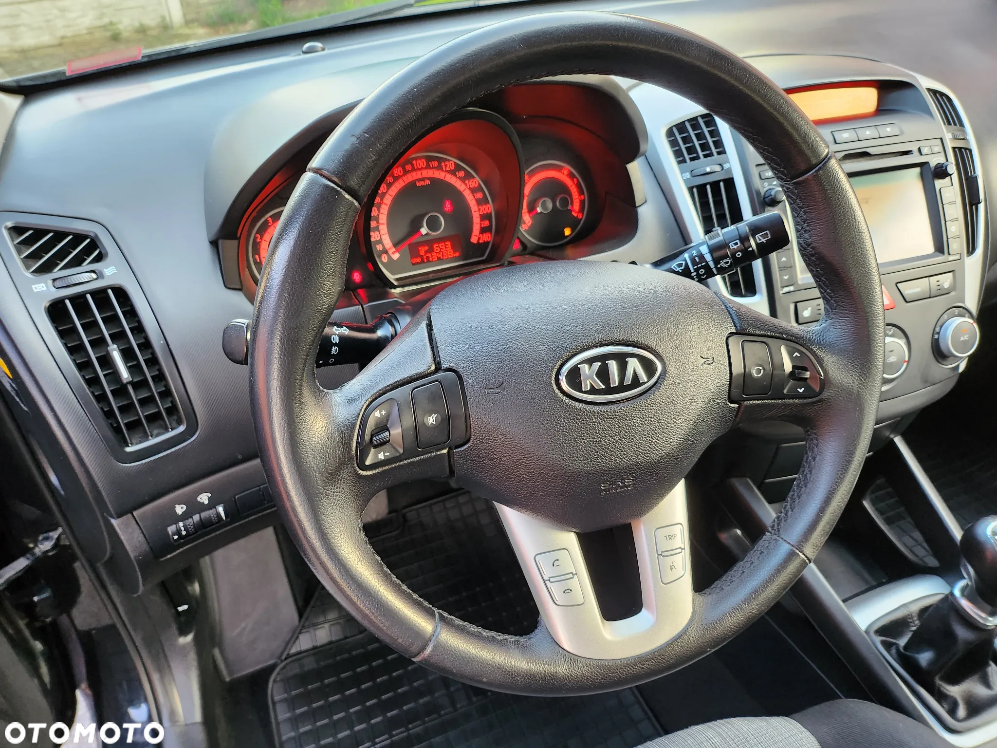 Kia ProCeed - 12