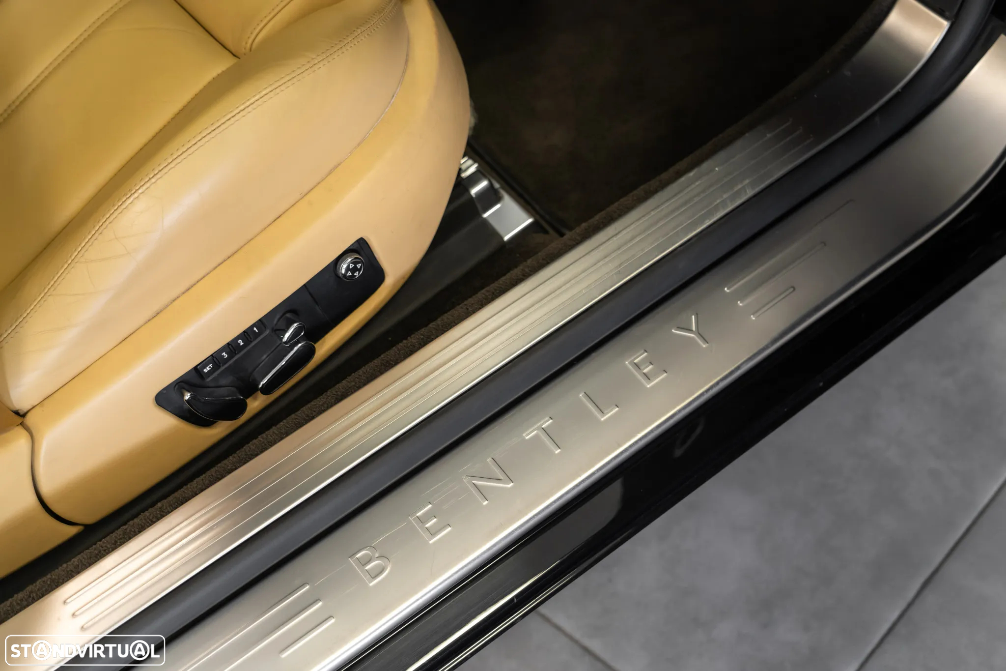 Bentley Continental GTC - 17