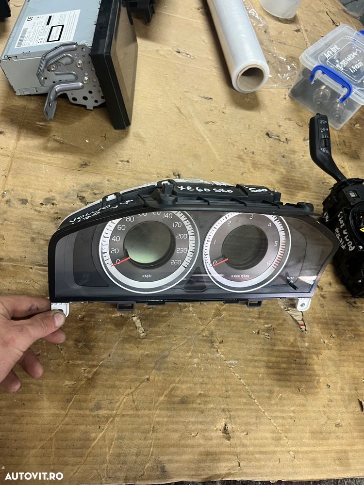 Ceasuri bord volvo V70 2.0 diesel 2013 - 2