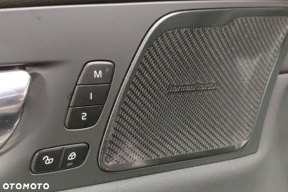 Volvo XC 60 T6 AWD Recharge Geartronic RDesign - 17