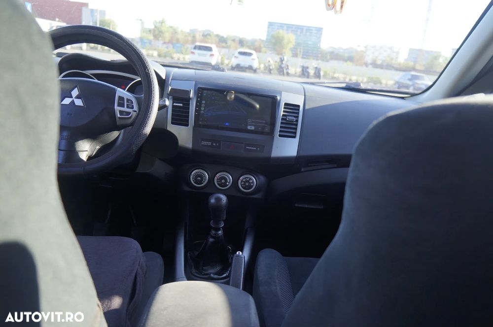 Mitsubishi Outlander - 13