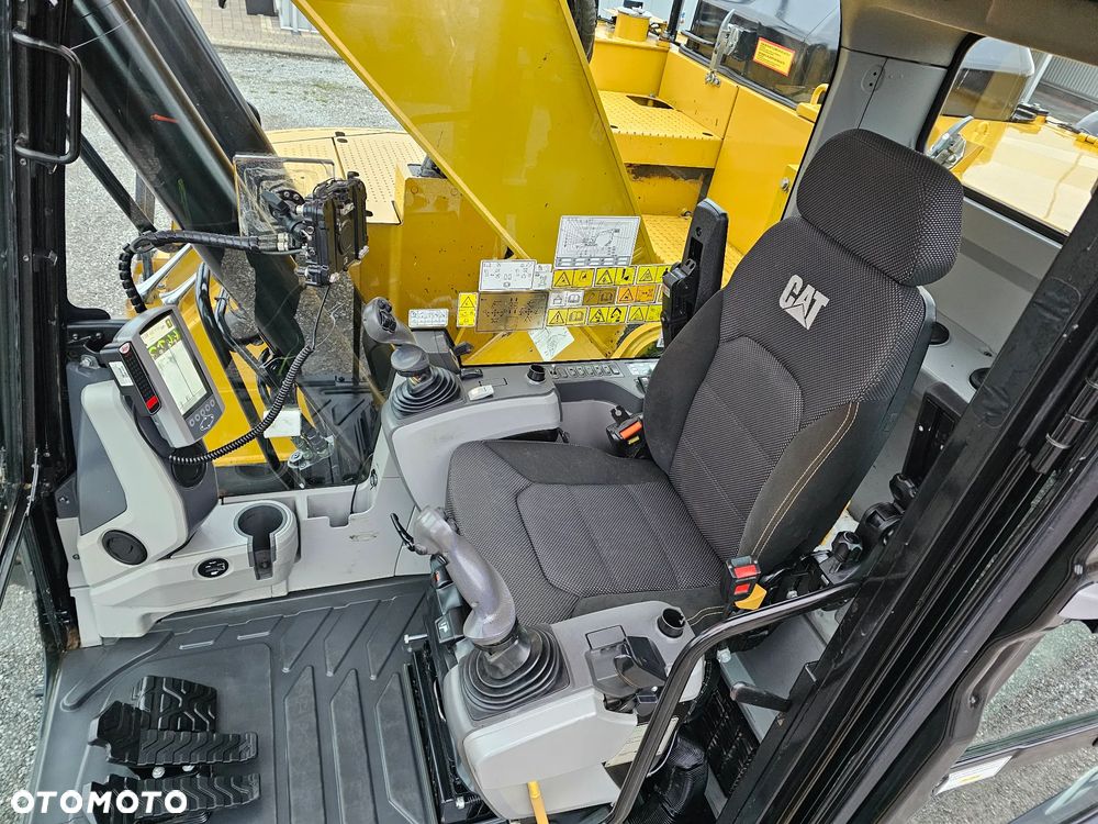 Caterpillar 325 FL CR - 30