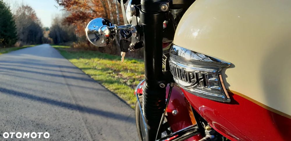 Triumph Bonneville - 7