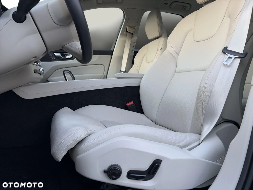 Volvo XC 60 B4 D Plus Bright - 12