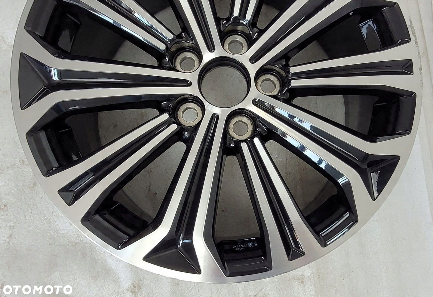 FELGA TOYOTA COROLLA E21 XII 7,5x17 17 ET40 5X114,3 - 10