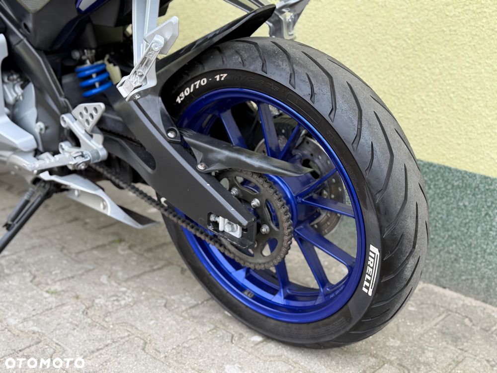 Yamaha YZF - 22