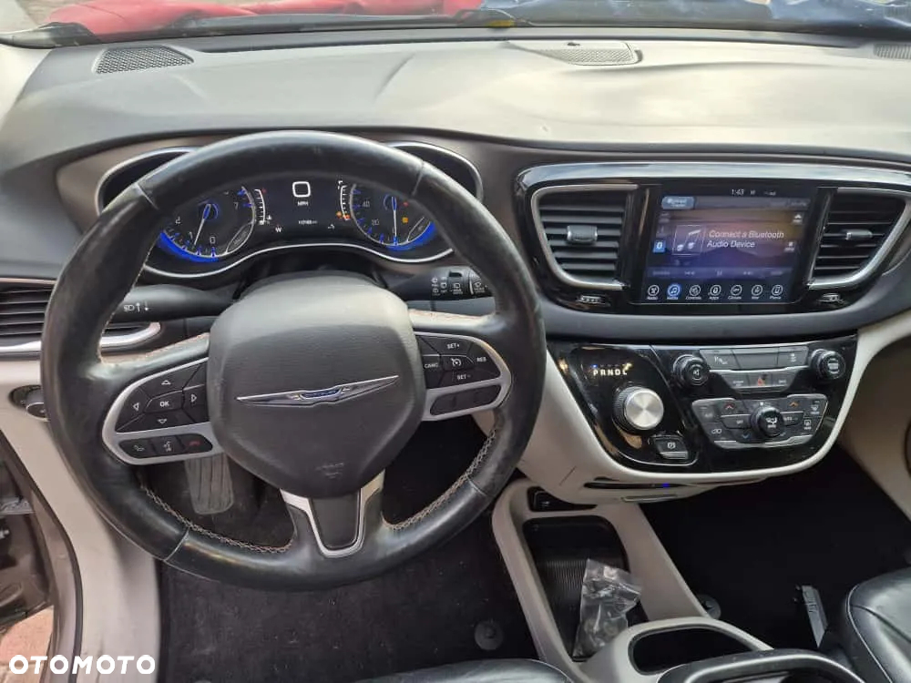 Chrysler Pacifica - 5