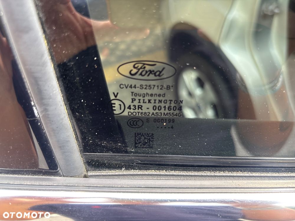 Ford Kuga 2.0 TDCi 2x4 Titanium - 28