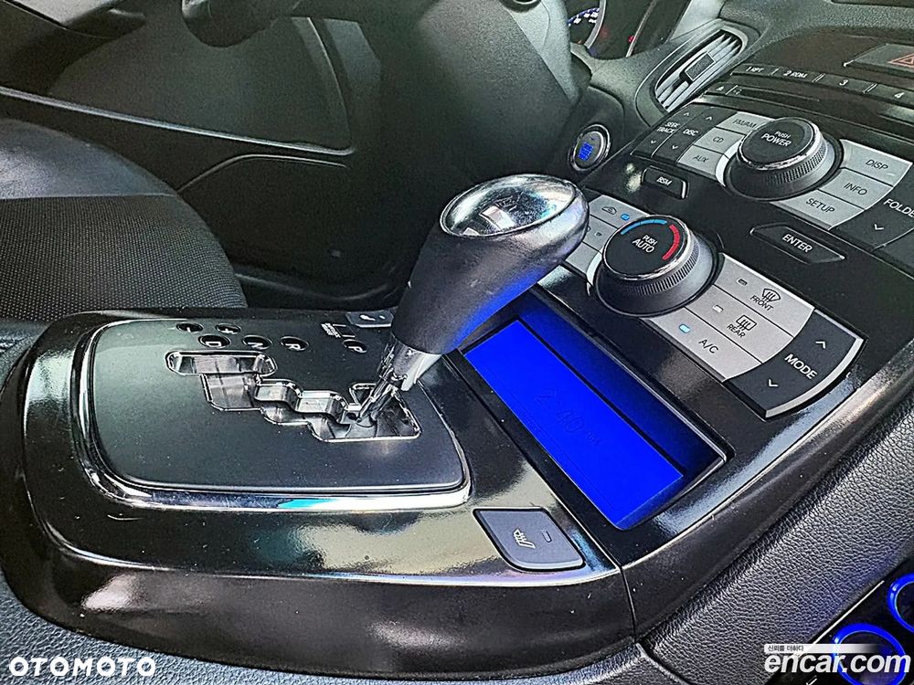 Hyundai Genesis Coupe - 11