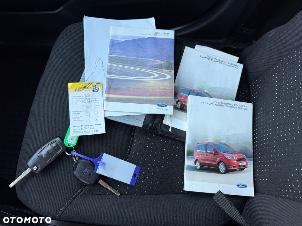 Ford Transit Courier - 26