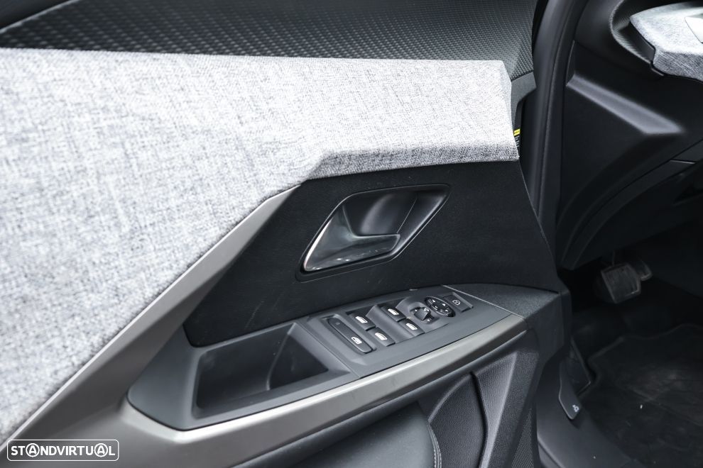 Peugeot 5008 1.2 Hybrid Allure e-DCS6 - 17