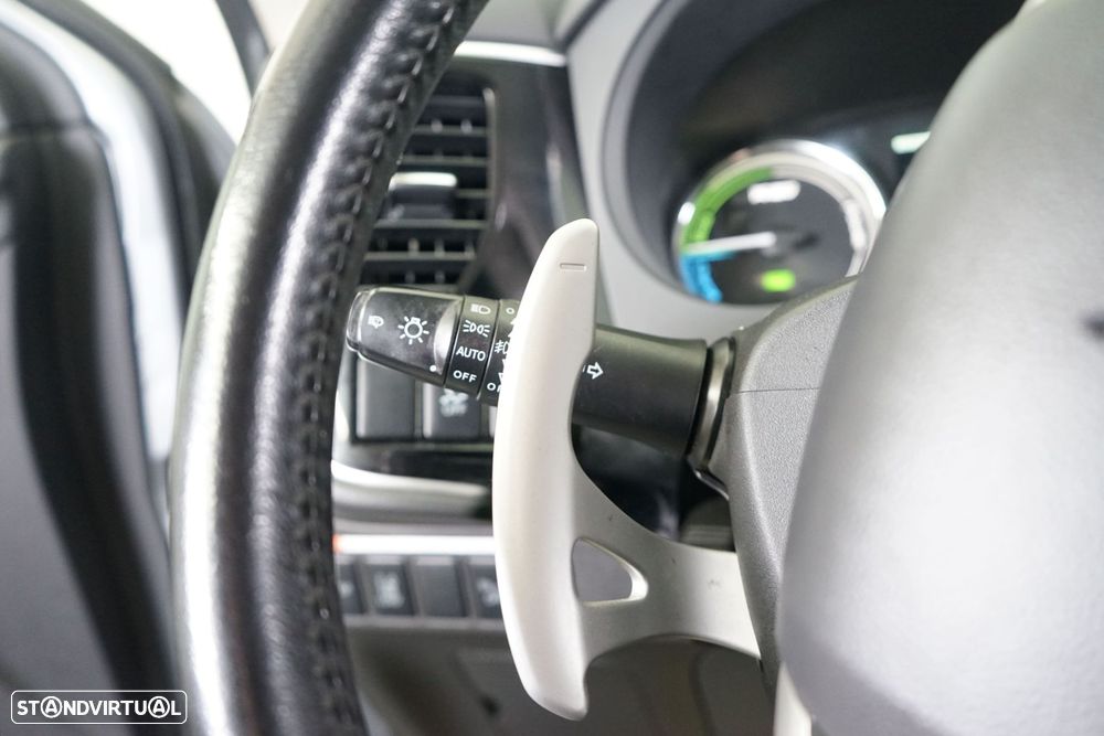 Mitsubishi Outlander 2.0 4WD Plus - 25