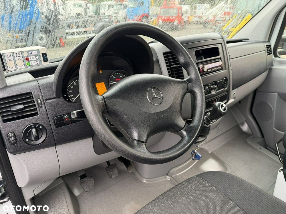 Mercedes-Benz Sprinter - 24