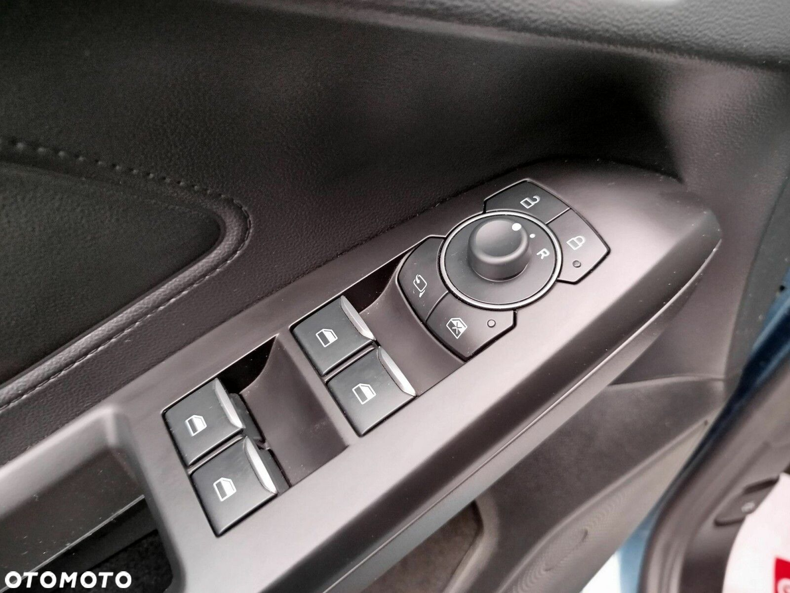 Ford Focus 1.0 EcoBoost Titanium X - 26
