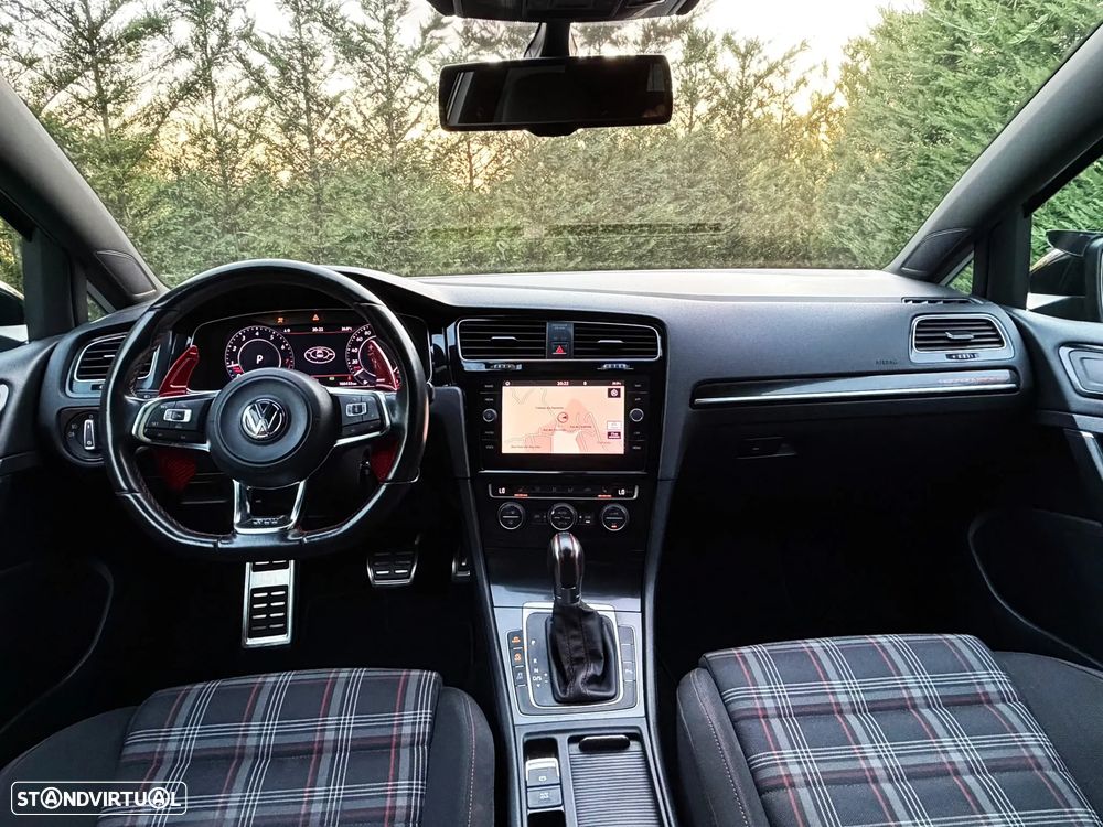 VW Golf GTI Performance BlueMotion DSG - 11