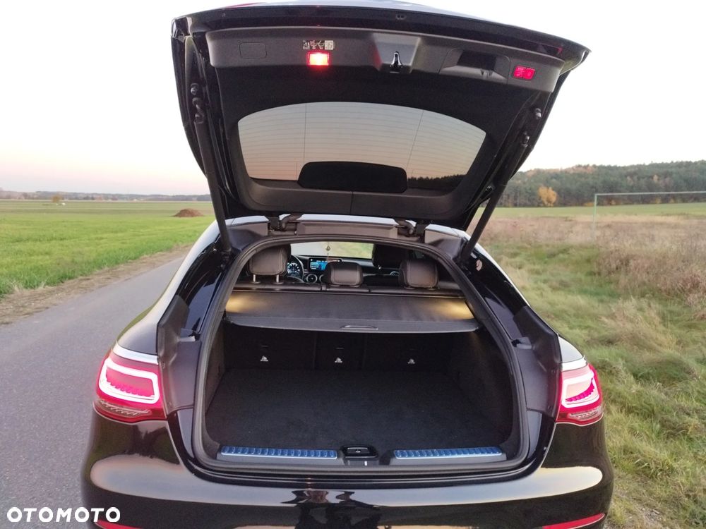 Mercedes-Benz GLC 300 4Matic 9G-TRONIC AMG Line - 11