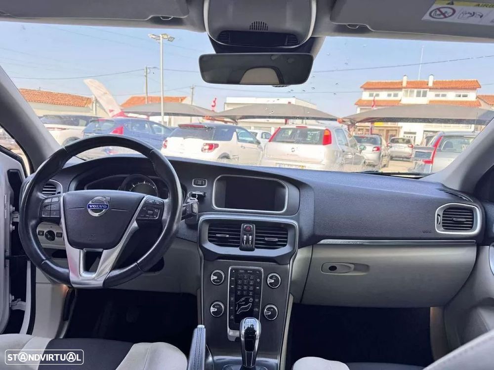 Volvo V40 Cross Country 2.0 D4 Momentum - 17