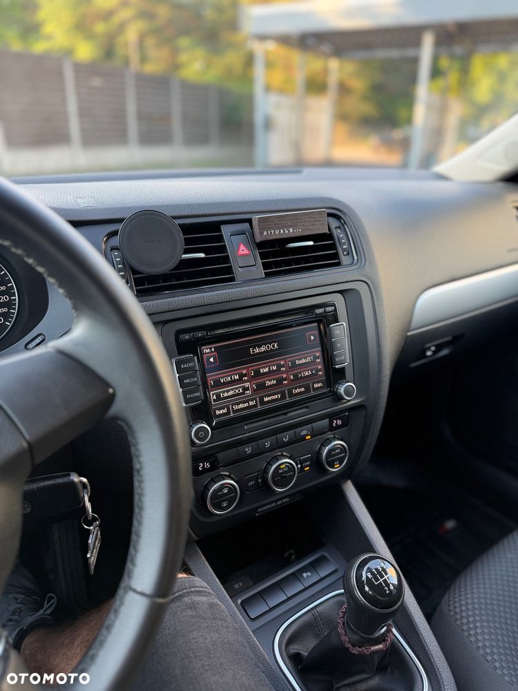 Volkswagen Jetta 1.6 TDI Trendline - 9