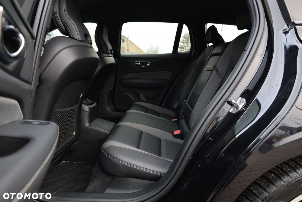Volvo V60 T6 AWD Recharge Geartronic RDesign - 22