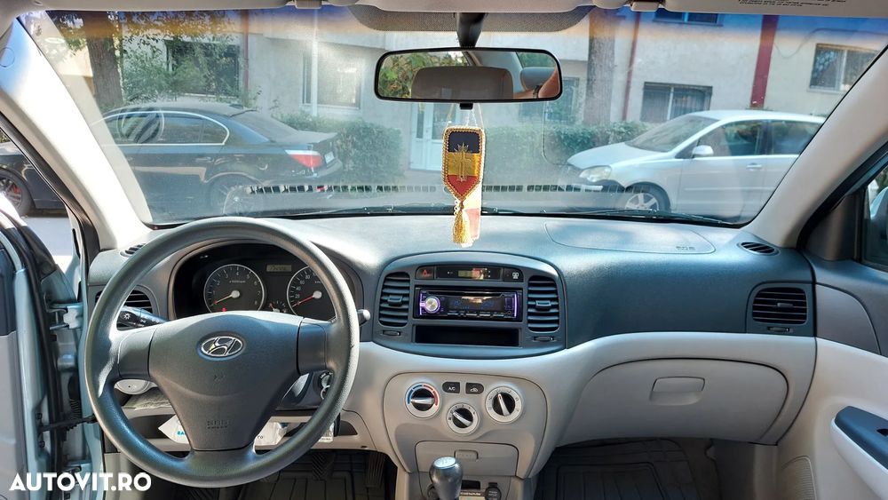 Hyundai Accent 1.4 GL - 18