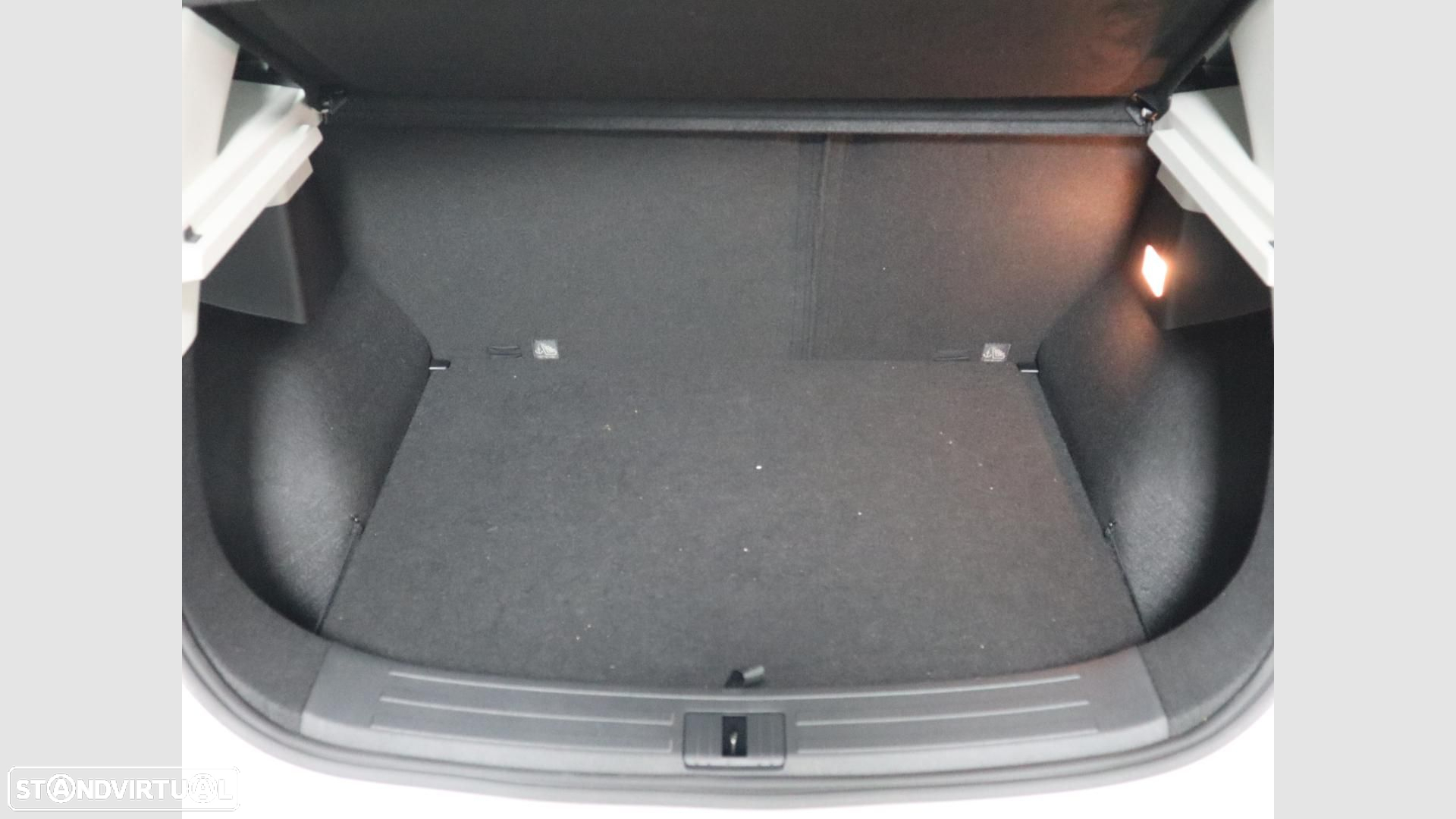 MG ZS EV 72.6 kWh Luxury OBC 11 kW - 10