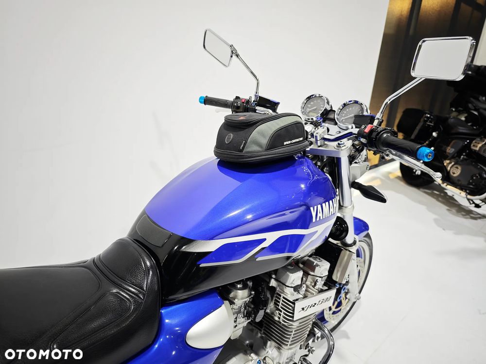 Yamaha XJR - 13