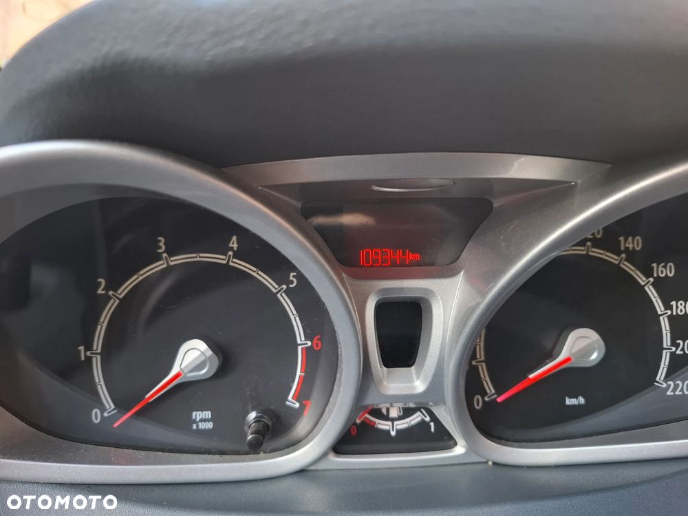 Ford Fiesta 1.25 Ghia - 10